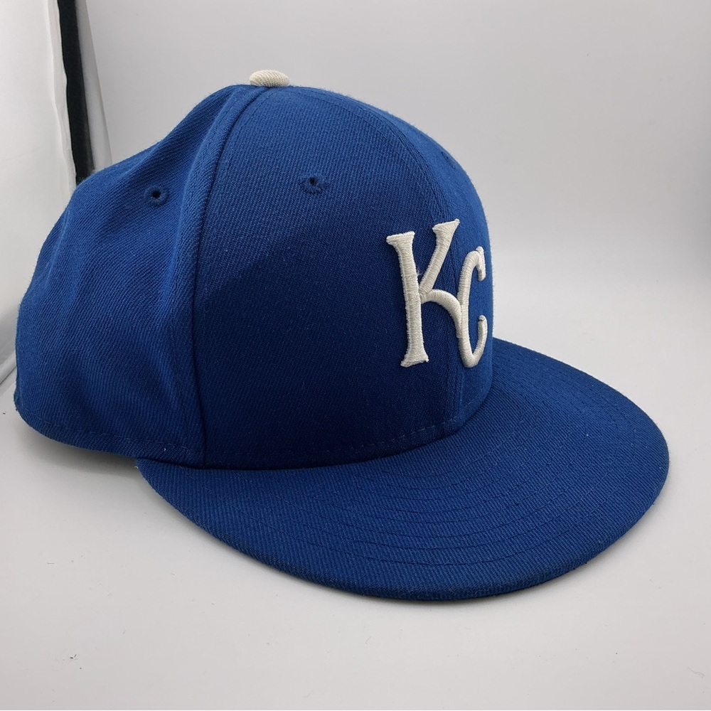 New Era 59FIFTY KC Royals Fitted Hat Size 7 1/8 Blue On-Field Cap